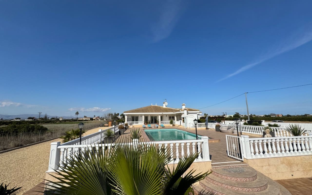 6 bedroom Villa for sale in Ciudad Quesada with pool - € 850,000 (Ref: 9074122)