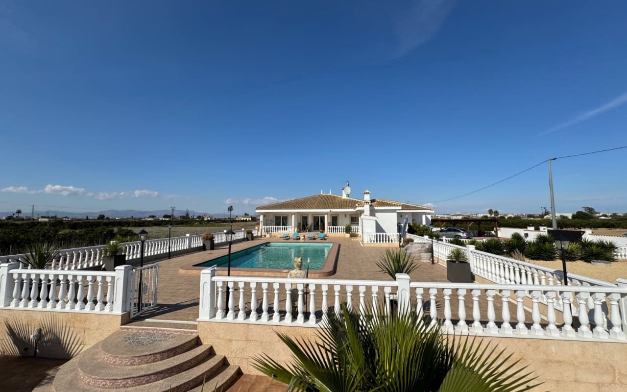 6 bedroom Villa for sale in Ciudad Quesada with pool - € 850,000 (Ref: 9074122)