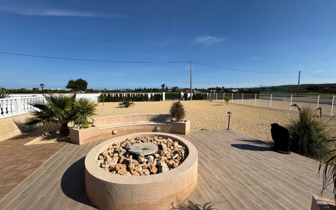 6 bedroom Villa for sale in Ciudad Quesada with pool - € 850,000 (Ref: 9074122)