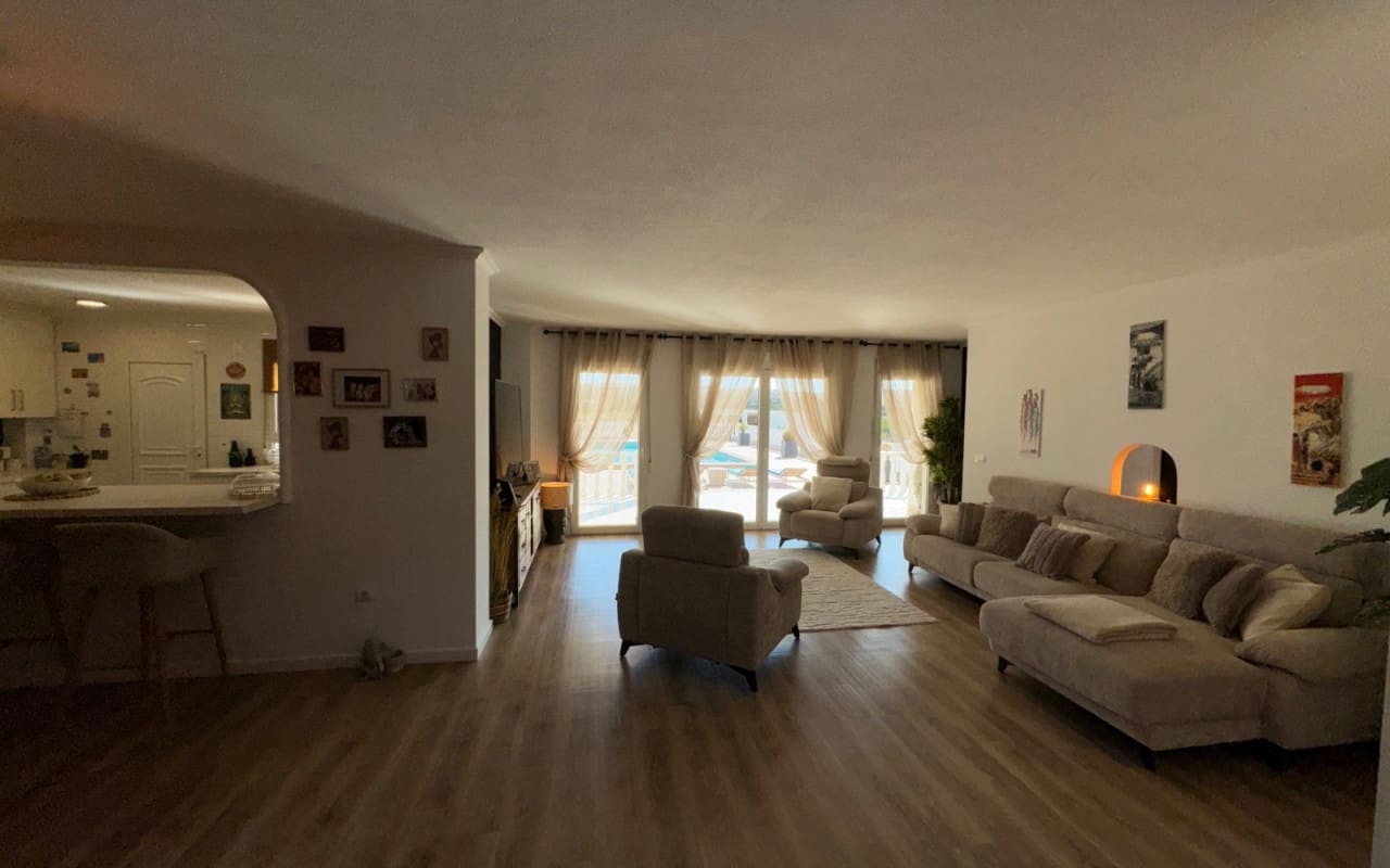 6 bedroom Villa for sale in Ciudad Quesada with pool - € 850,000 (Ref: 9074122)