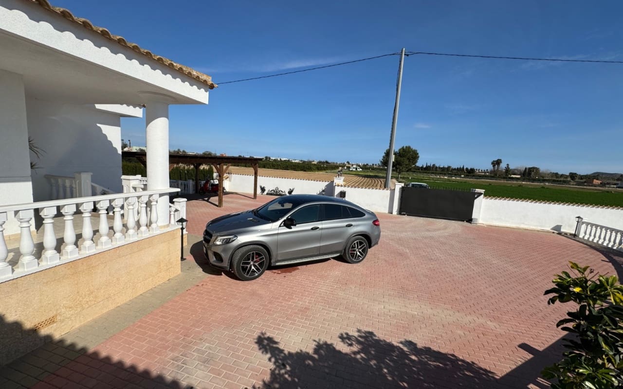 6 bedroom Villa for sale in Ciudad Quesada with pool - € 850,000 (Ref: 9074122)