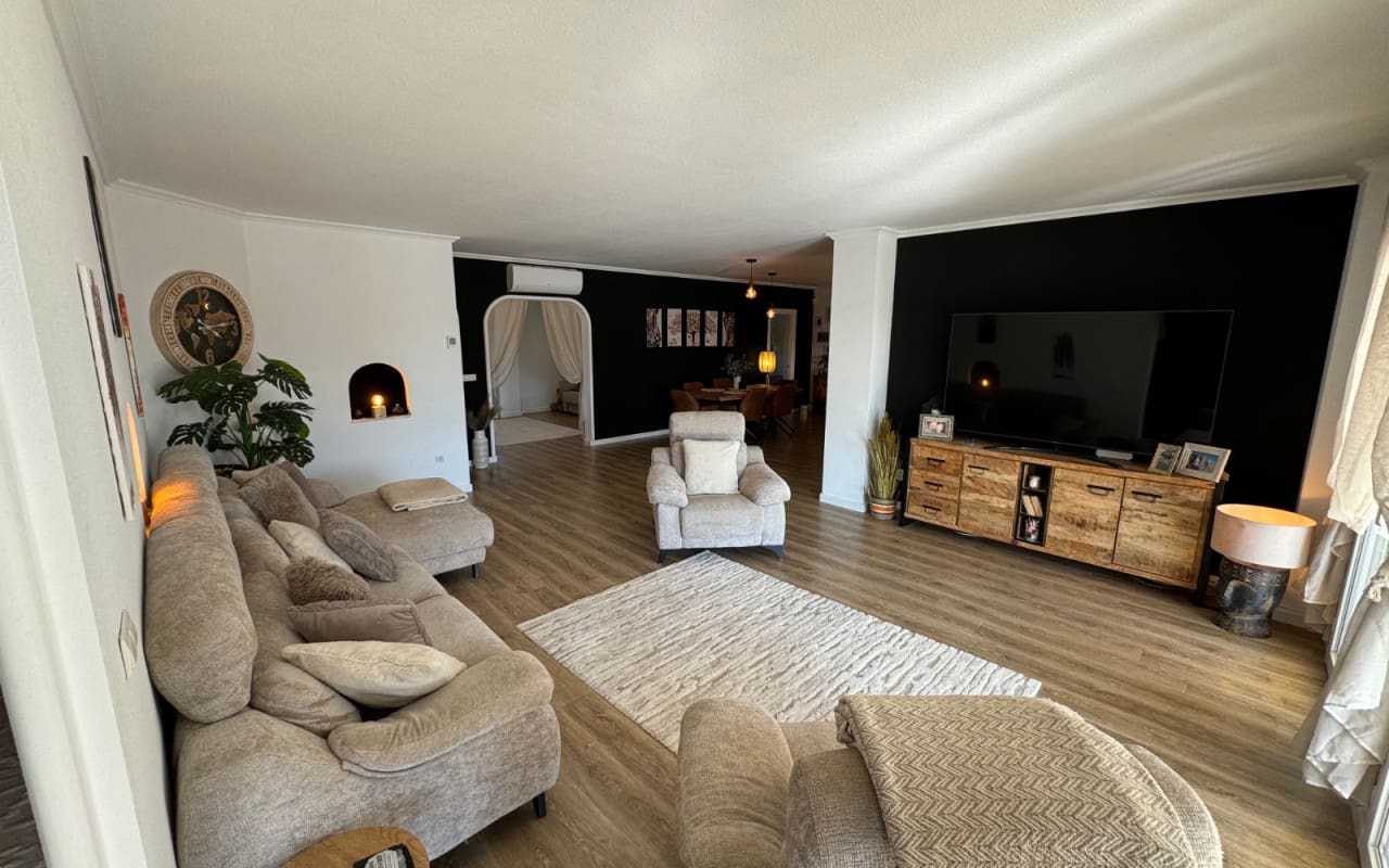 6 bedroom Villa for sale in Ciudad Quesada with pool - € 850,000 (Ref: 9074122)