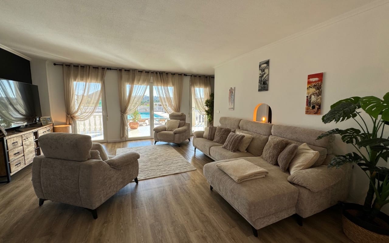 6 bedroom Villa for sale in Ciudad Quesada with pool - € 850,000 (Ref: 9074122)