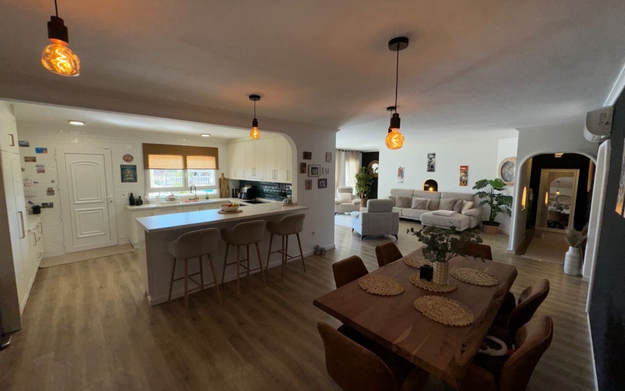 6 bedroom Villa for sale in Ciudad Quesada with pool - € 850,000 (Ref: 9074122)