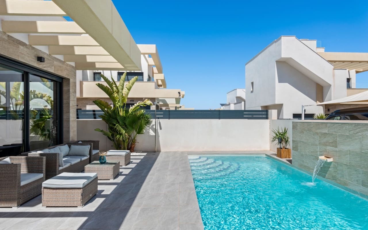 3 bedroom Villa for sale in Los Montesinos with pool - € 399,000 (Ref: 9074124)