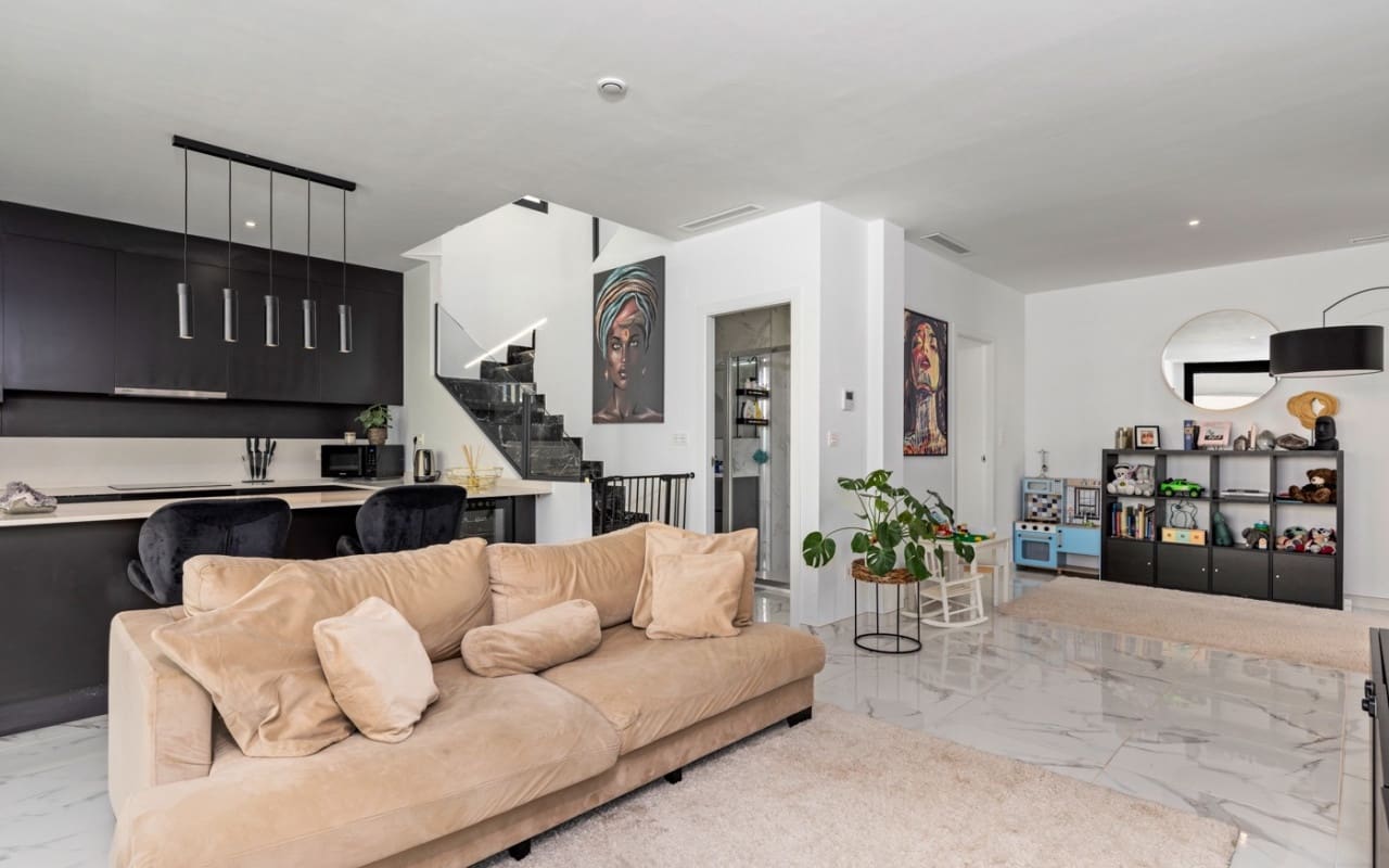 3 bedroom Villa for sale in Los Montesinos with pool - € 399,000 (Ref: 9074124)