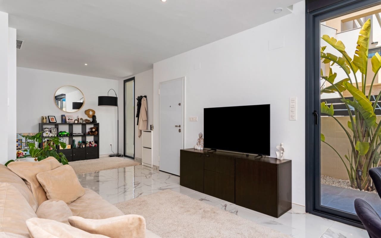 3 bedroom Villa for sale in Los Montesinos with pool - € 399,000 (Ref: 9074124)