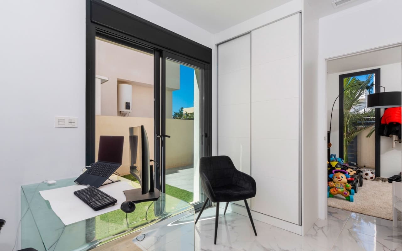 3 bedroom Villa for sale in Los Montesinos with pool - € 399,000 (Ref: 9074124)