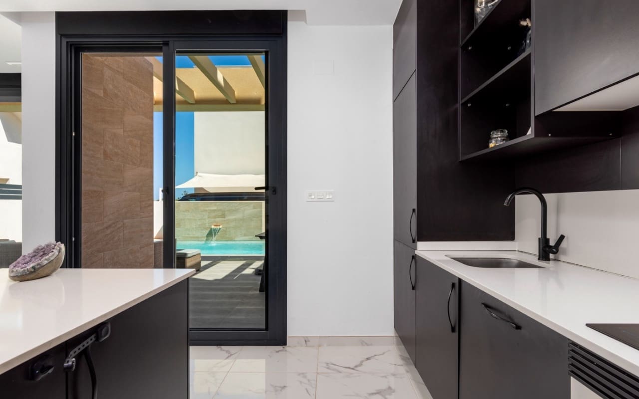 3 bedroom Villa for sale in Los Montesinos with pool - € 399,000 (Ref: 9074124)