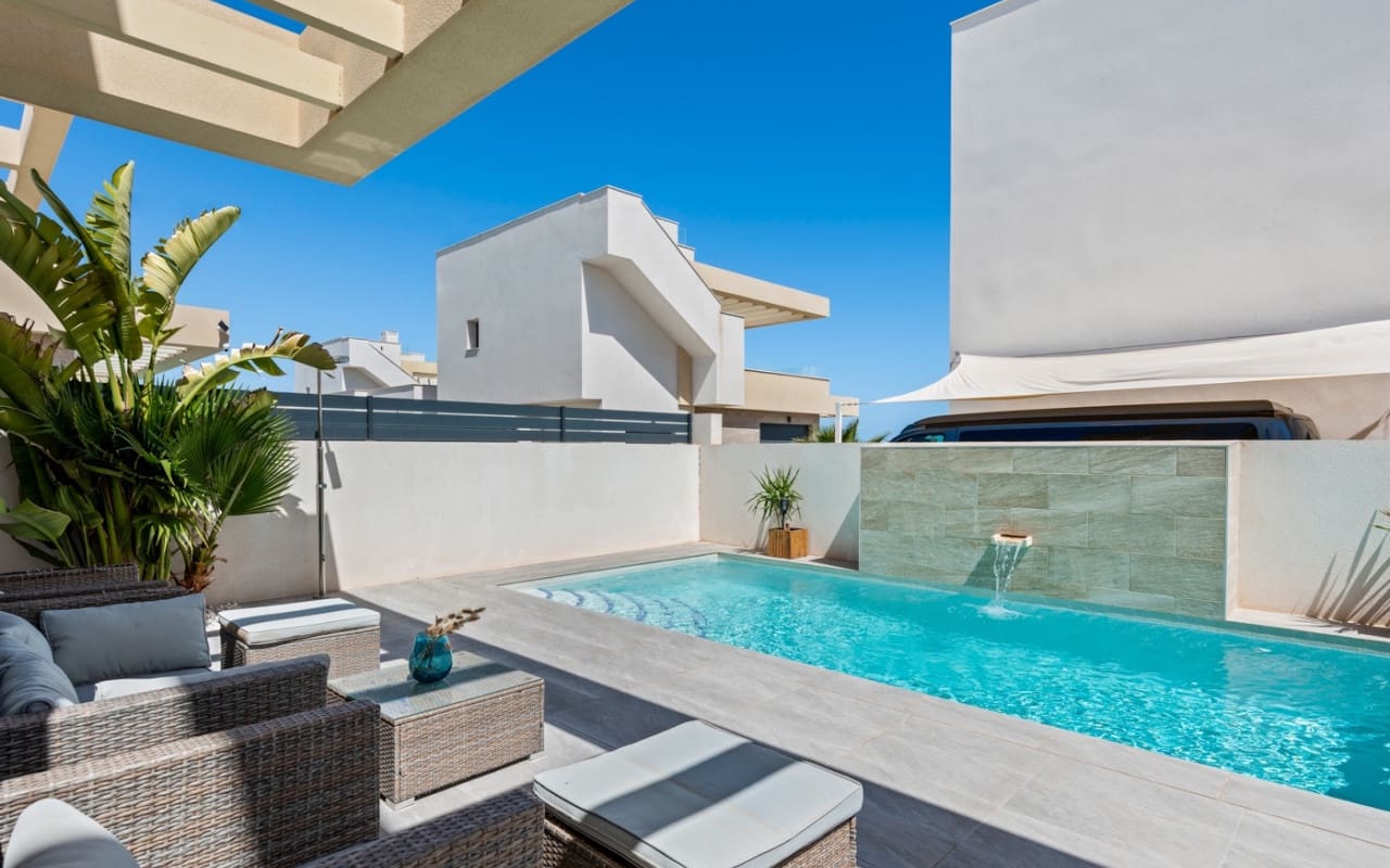 3 bedroom Villa for sale in Los Montesinos with pool - € 399,000 (Ref: 9074124)