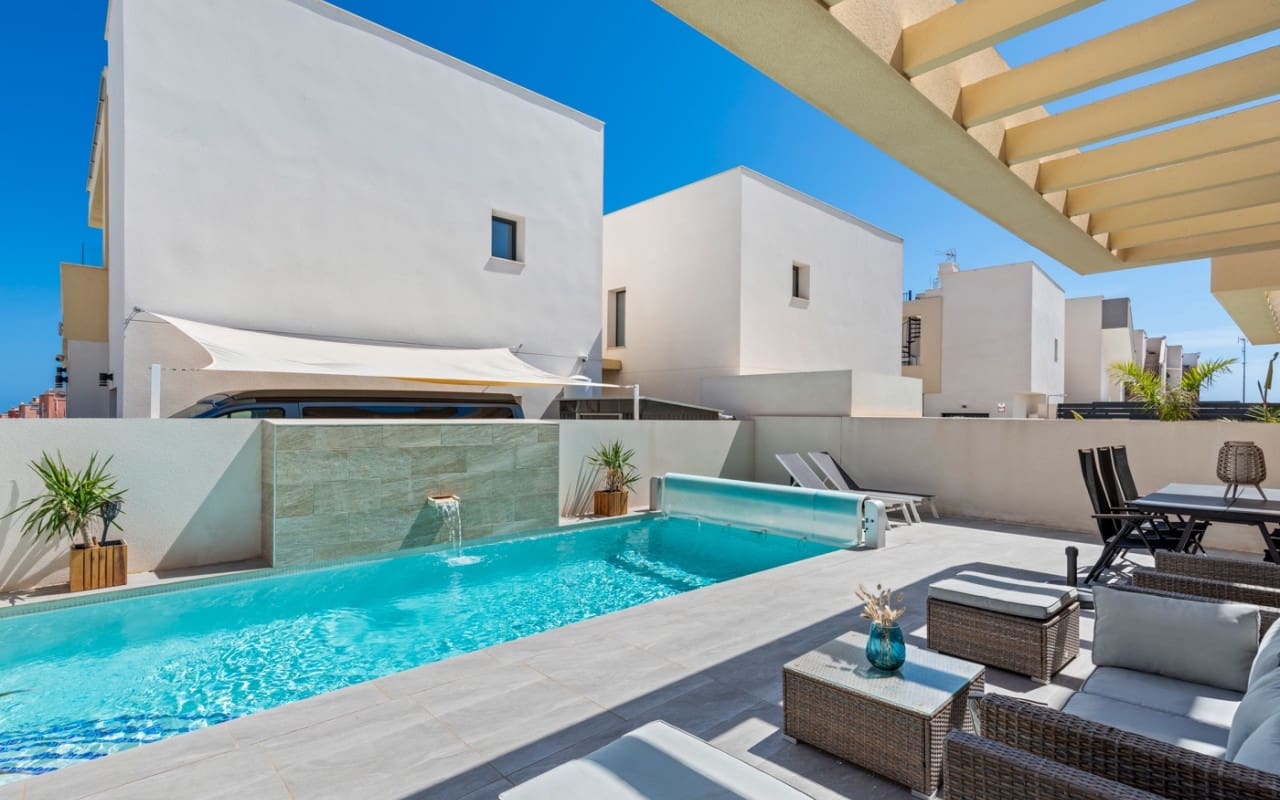 3 bedroom Villa for sale in Los Montesinos with pool - € 399,000 (Ref: 9074124)