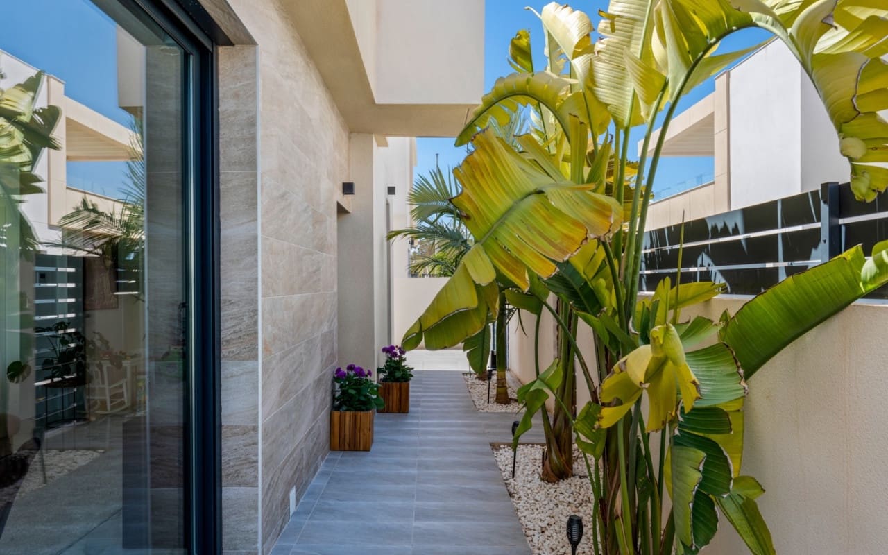 3 bedroom Villa for sale in Los Montesinos with pool - € 399,000 (Ref: 9074124)