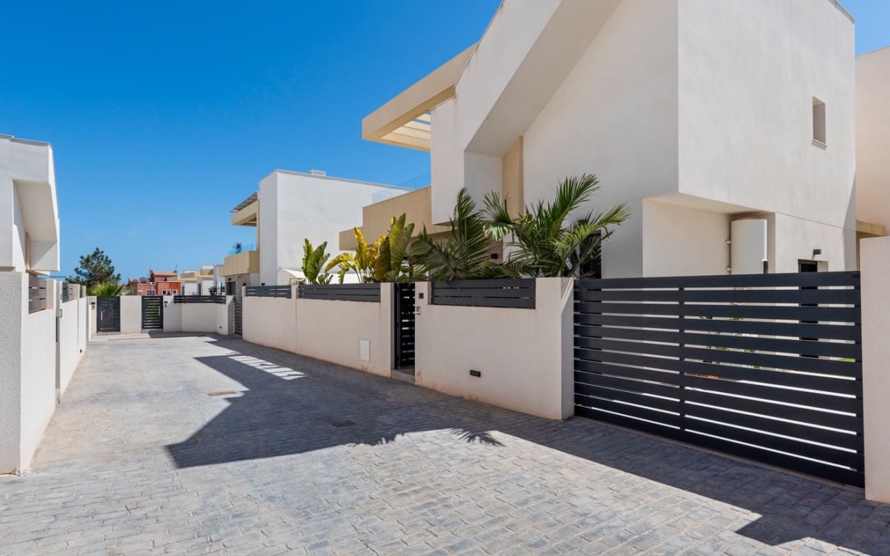 3 bedroom Villa for sale in Los Montesinos with pool - € 399,000 (Ref: 9074124)