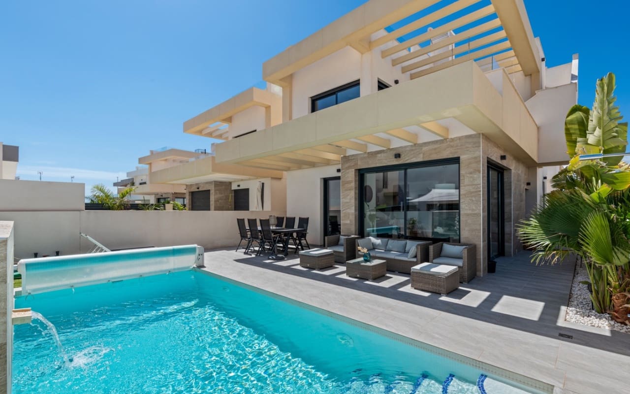 3 bedroom Villa for sale in Los Montesinos with pool - € 399,000 (Ref: 9074124)