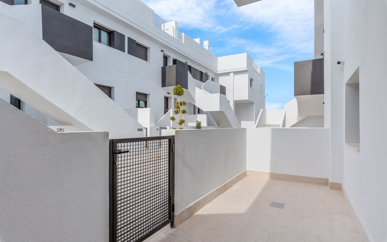 3 bedroom Apartment for sale in Los Balcones with pool - € 349,000 (Ref: 9074129)