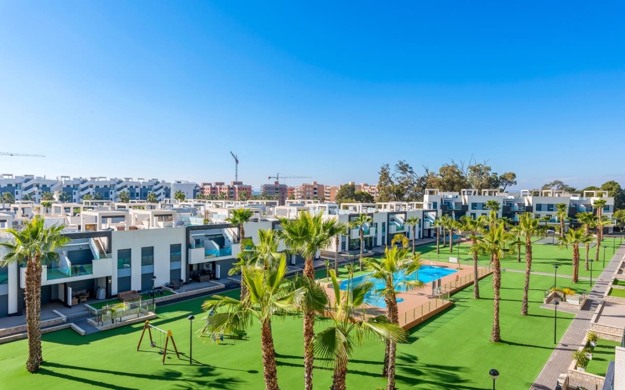 2 sypialnia Dom na sprzedaż w El Raso z basenem - 295 000 € (Ref: 9074133)