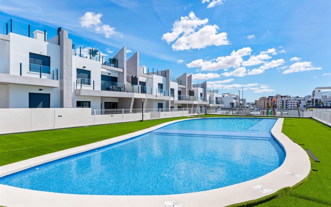 2 Zimmer Apartment zu verkaufen in San Miguel de Salinas mit Pool - 219.000 € (Ref: 9074136)