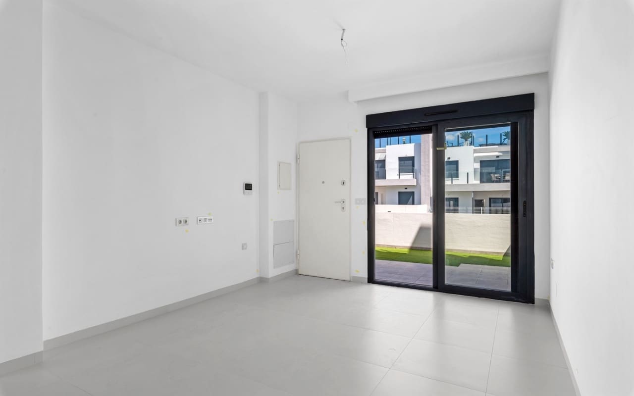 2 Zimmer Apartment zu verkaufen in San Miguel de Salinas mit Pool - 219.000 € (Ref: 9074136)