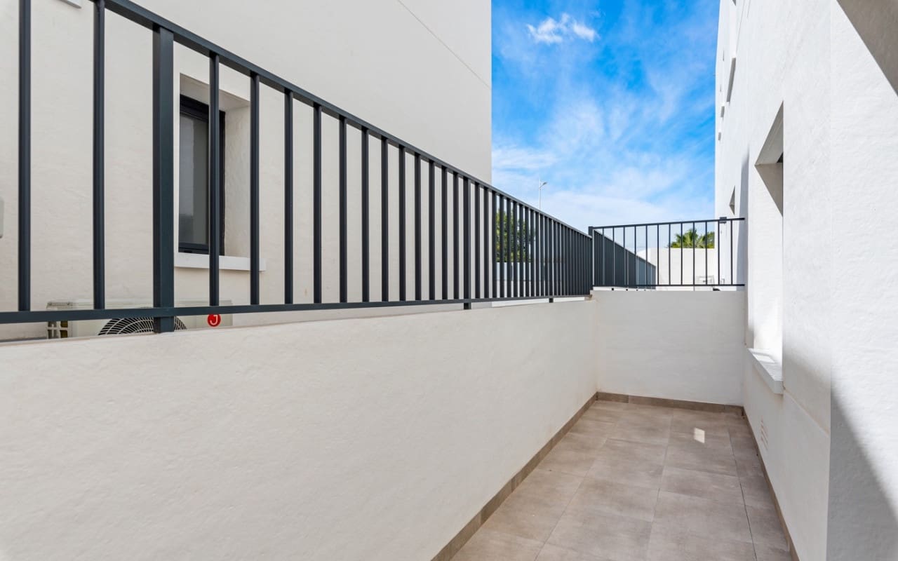 2 Zimmer Apartment zu verkaufen in San Miguel de Salinas mit Pool - 219.000 € (Ref: 9074136)