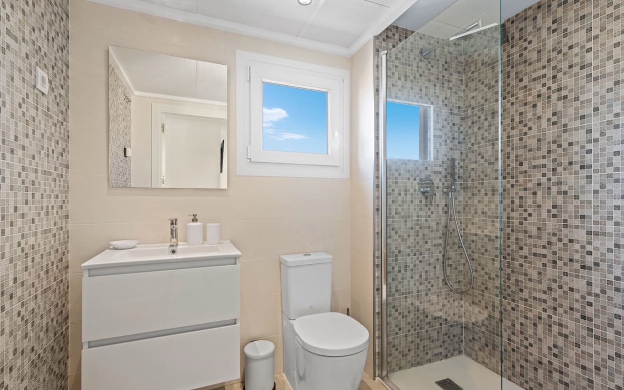 2 soverom Penthouse til salgs i Orihuela Costa med svømmebasseng - € 595 000 (Ref: 9076536)