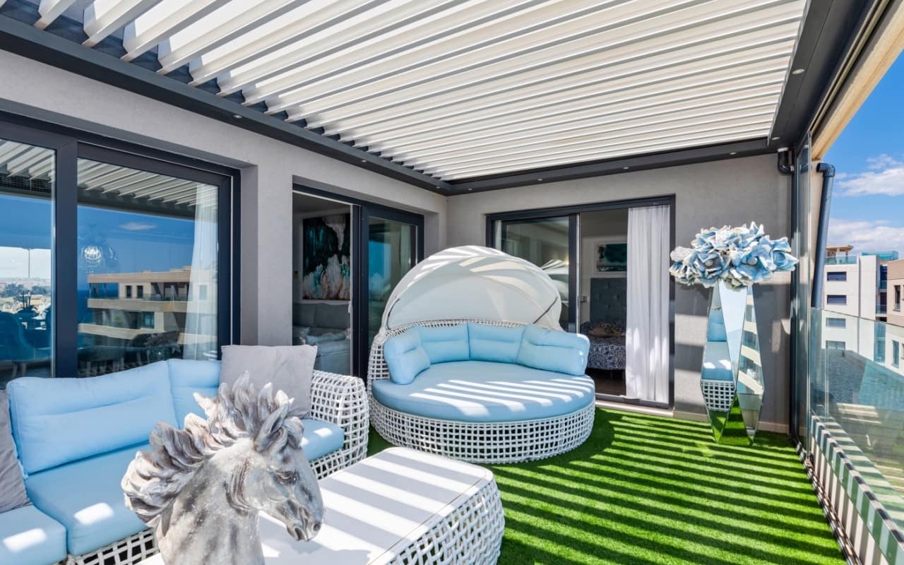 2 soverom Penthouse til salgs i Orihuela Costa med svømmebasseng - € 595 000 (Ref: 9076536)