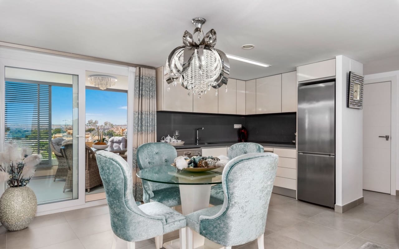 2 soverom Penthouse til salgs i Orihuela Costa med svømmebasseng - € 595 000 (Ref: 9076536)