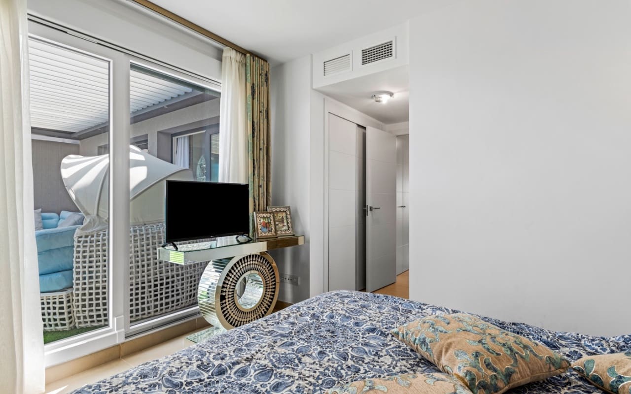 2 soverom Penthouse til salgs i Orihuela Costa med svømmebasseng - € 595 000 (Ref: 9076536)