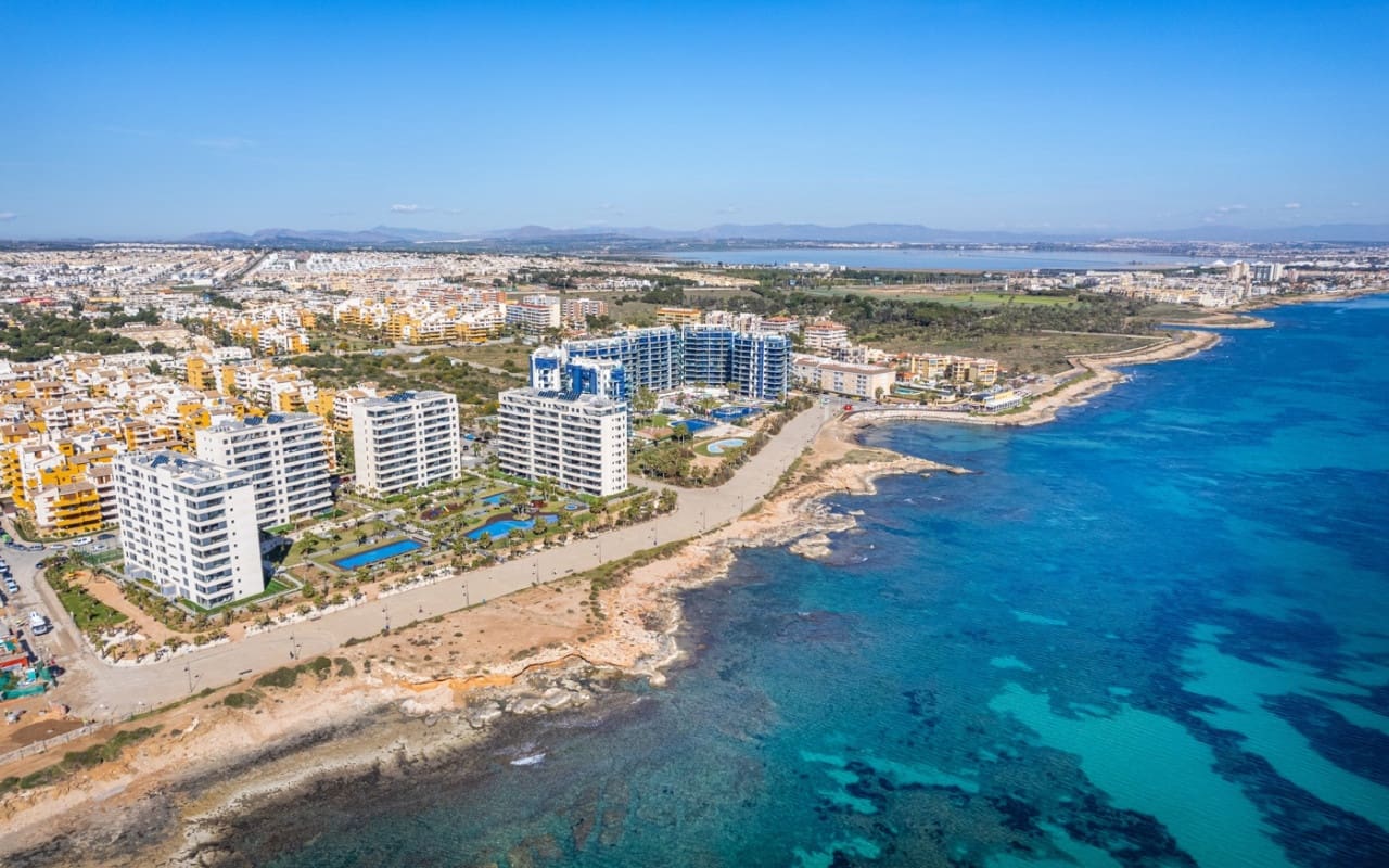 2 soverom Penthouse til salgs i Orihuela Costa med svømmebasseng - € 595 000 (Ref: 9076536)