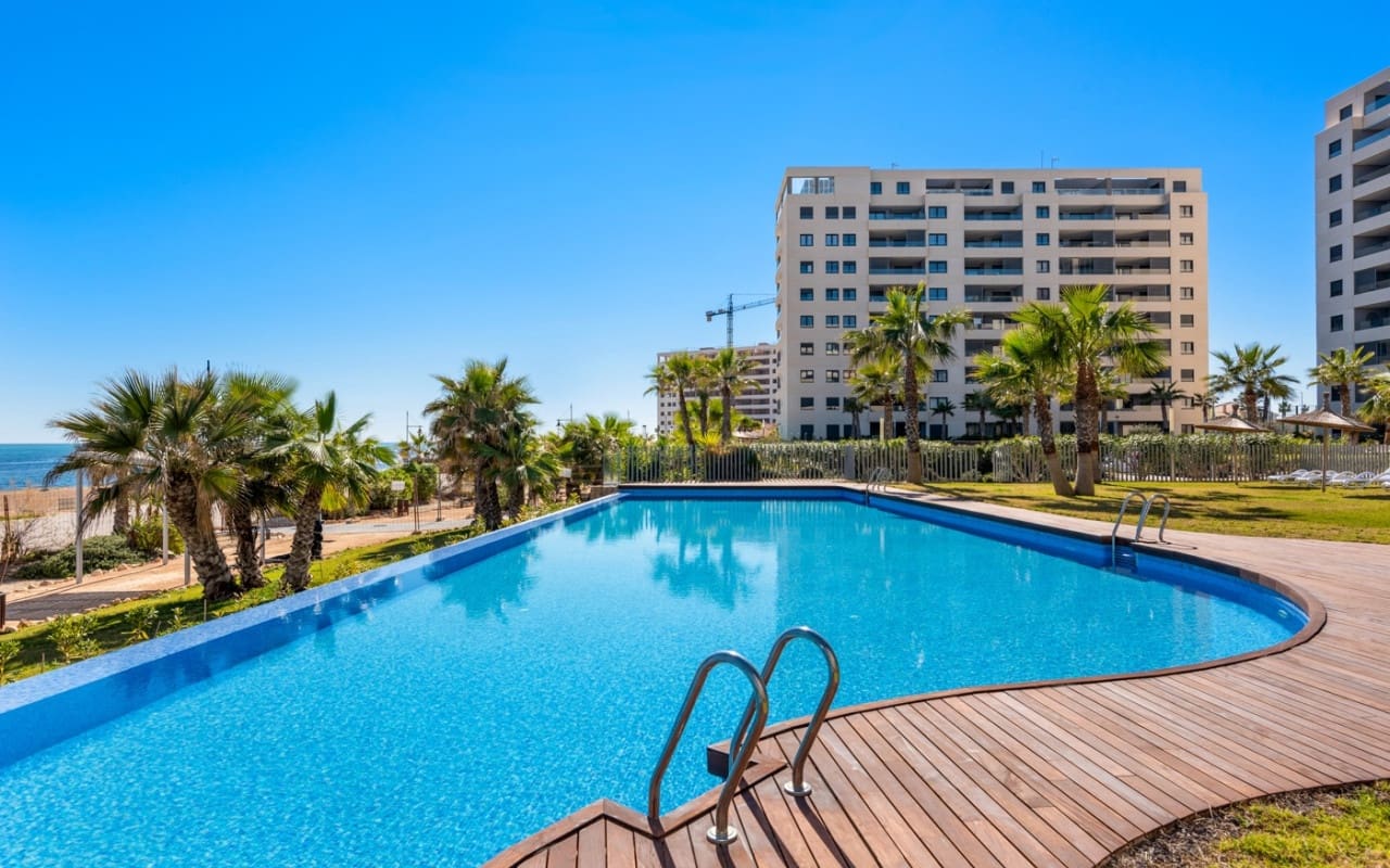 2 soverom Penthouse til salgs i Orihuela Costa med svømmebasseng - € 595 000 (Ref: 9076536)