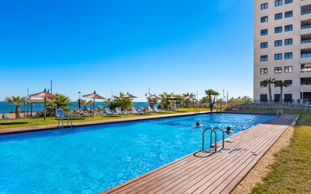 2 soverom Penthouse til salgs i Punta Prima, Orihuela med svømmebasseng - € 595 000 (Ref: 9076536)