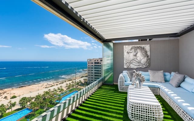 2 soverom Penthouse til salgs i Punta Prima, Orihuela med svømmebasseng - € 595 000 (Ref: 9076536)