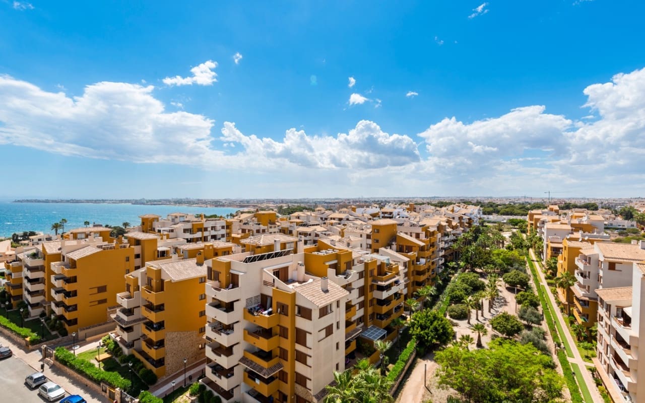 2 soverom Penthouse til salgs i Orihuela Costa med svømmebasseng - € 595 000 (Ref: 9076536)
