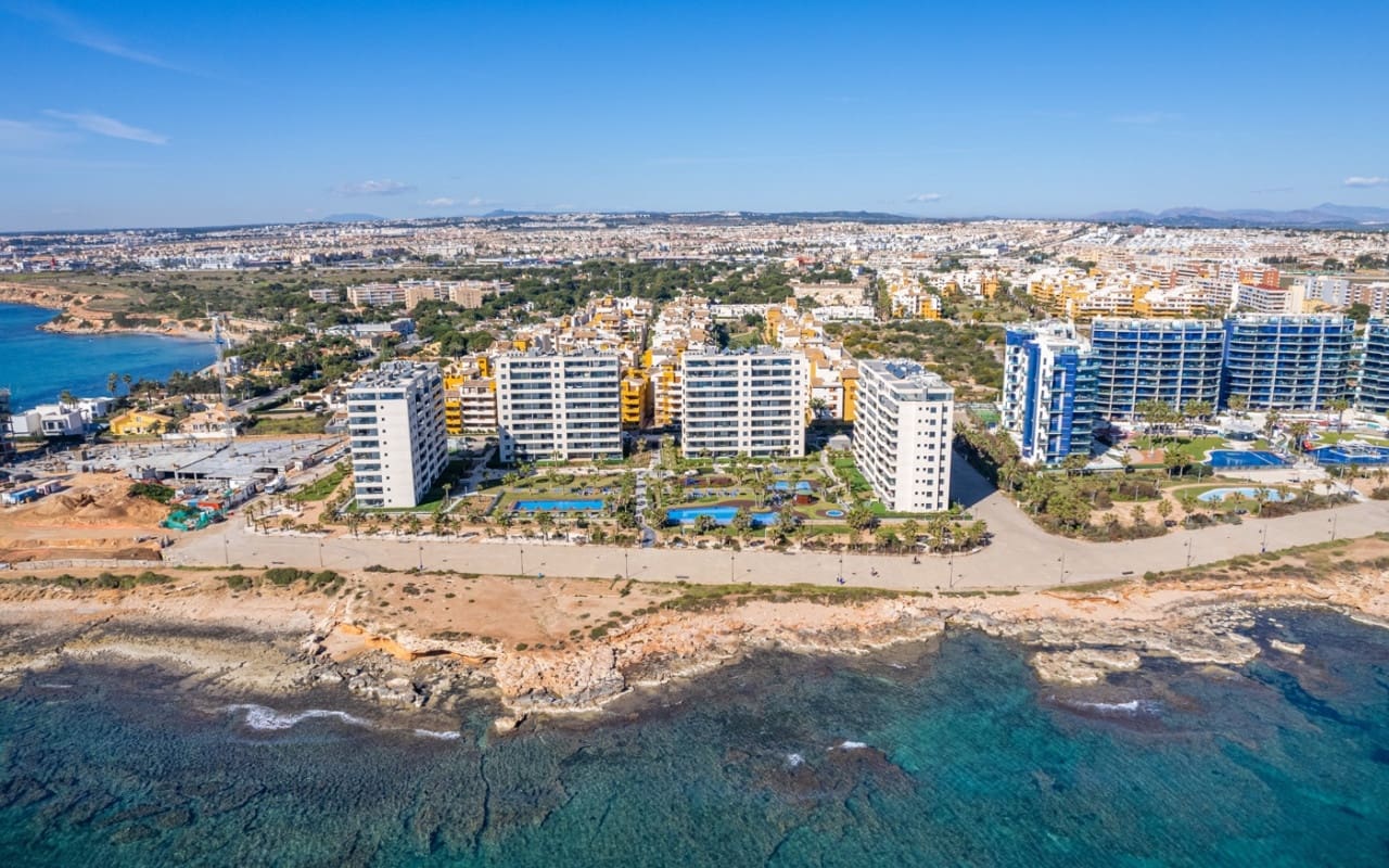 2 soverom Penthouse til salgs i Orihuela Costa med svømmebasseng - € 595 000 (Ref: 9076536)