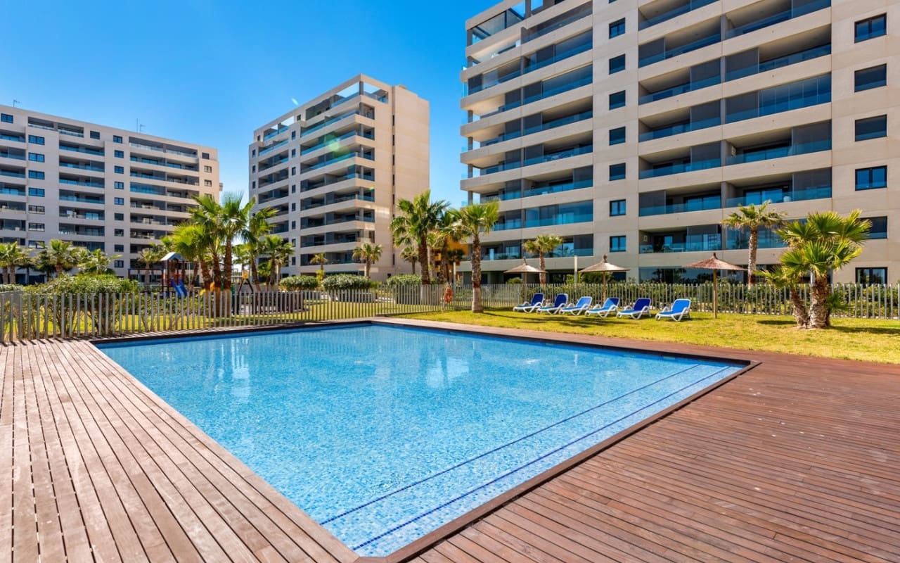 2 soverom Penthouse til salgs i Orihuela Costa med svømmebasseng - € 595 000 (Ref: 9076536)