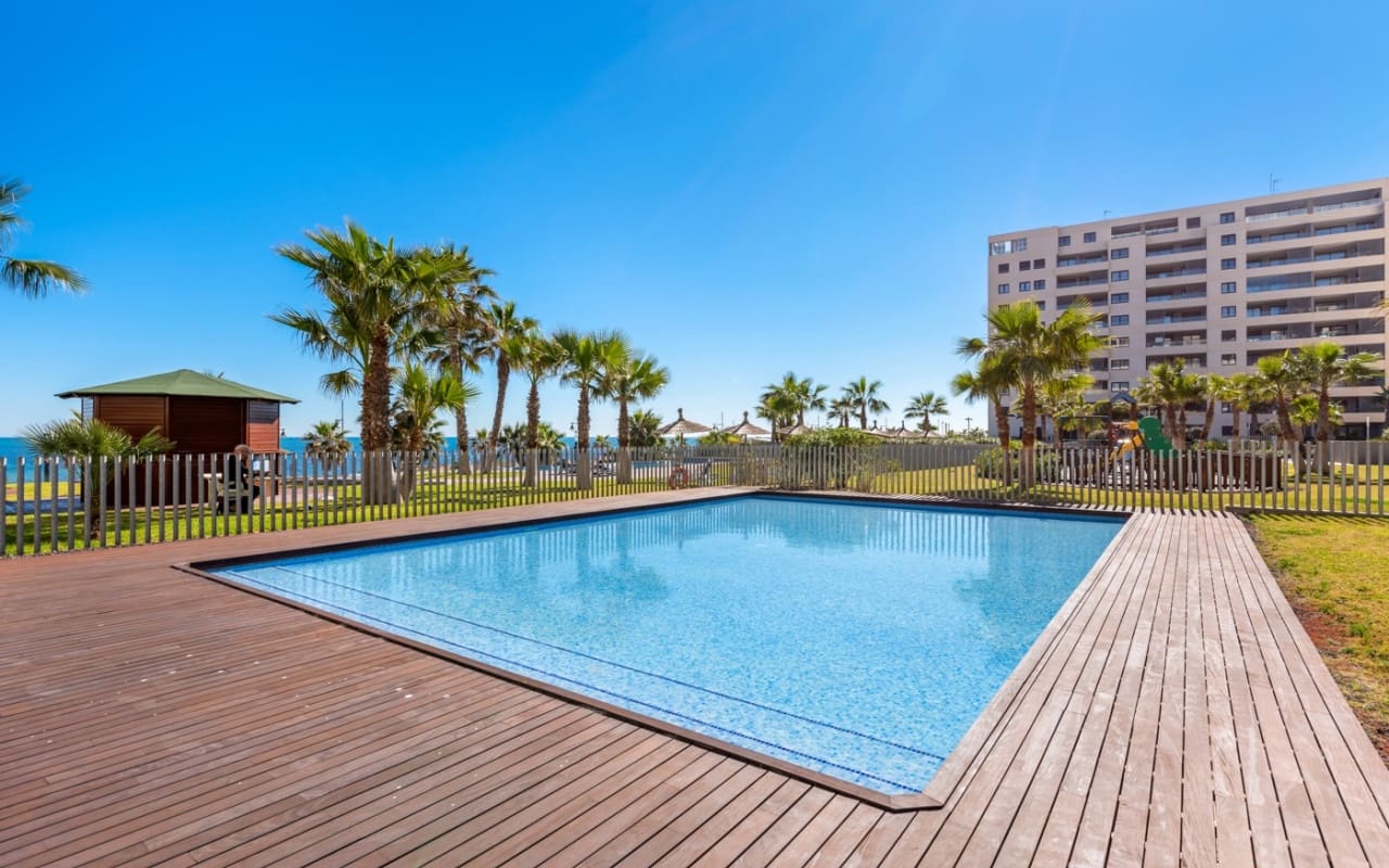 2 soverom Penthouse til salgs i Orihuela Costa med svømmebasseng - € 595 000 (Ref: 9076536)