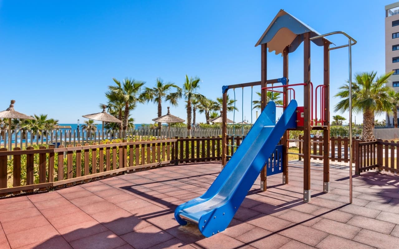 2 soverom Penthouse til salgs i Orihuela Costa med svømmebasseng - € 595 000 (Ref: 9076536)