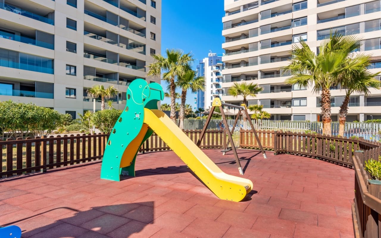 2 soverom Penthouse til salgs i Orihuela Costa med svømmebasseng - € 595 000 (Ref: 9076536)