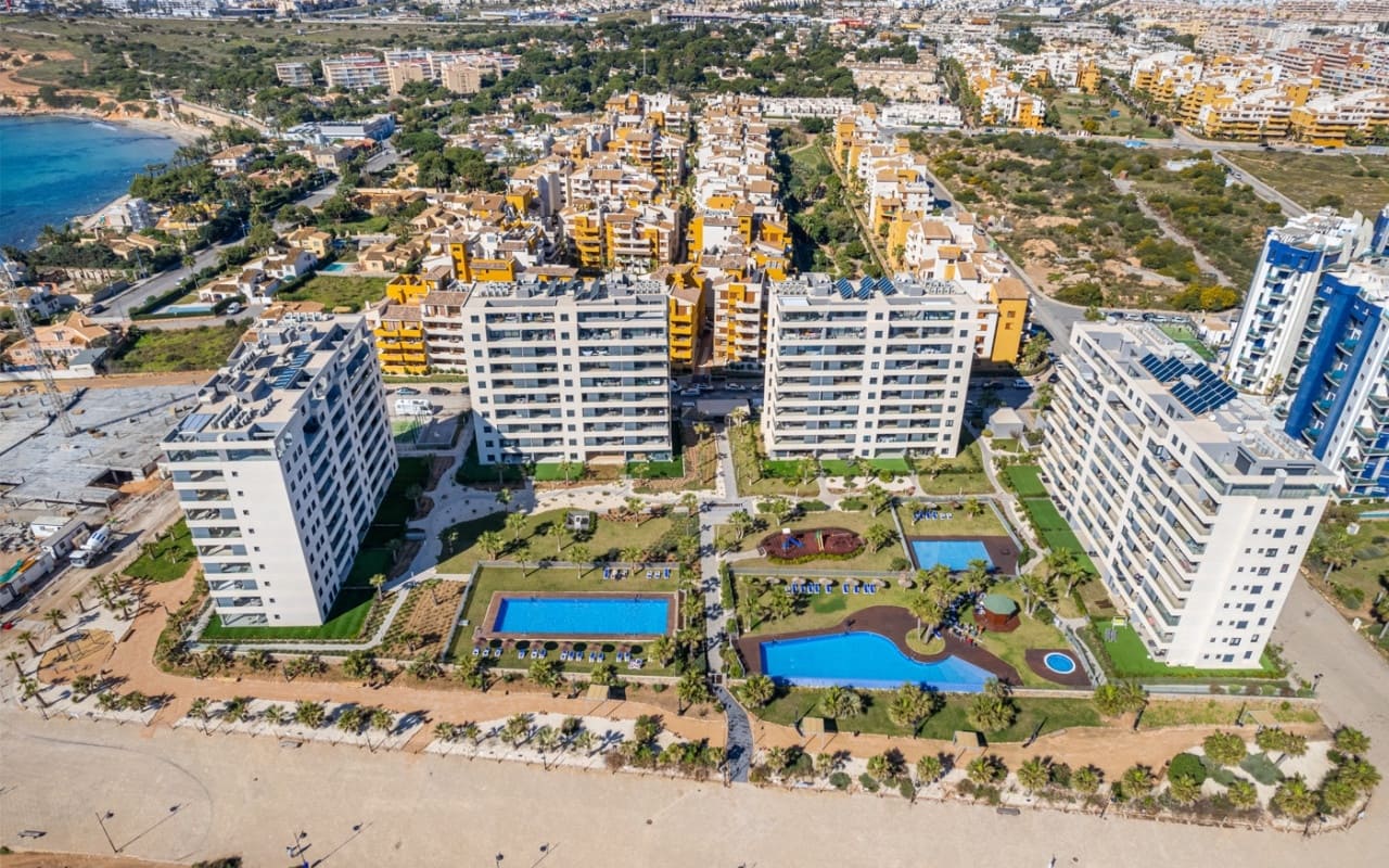 2 soverom Penthouse til salgs i Orihuela Costa med svømmebasseng - € 595 000 (Ref: 9076536)