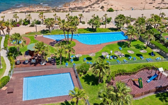 2 soverom Penthouse til salgs i Punta Prima, Orihuela med svømmebasseng - € 595 000 (Ref: 9076536)