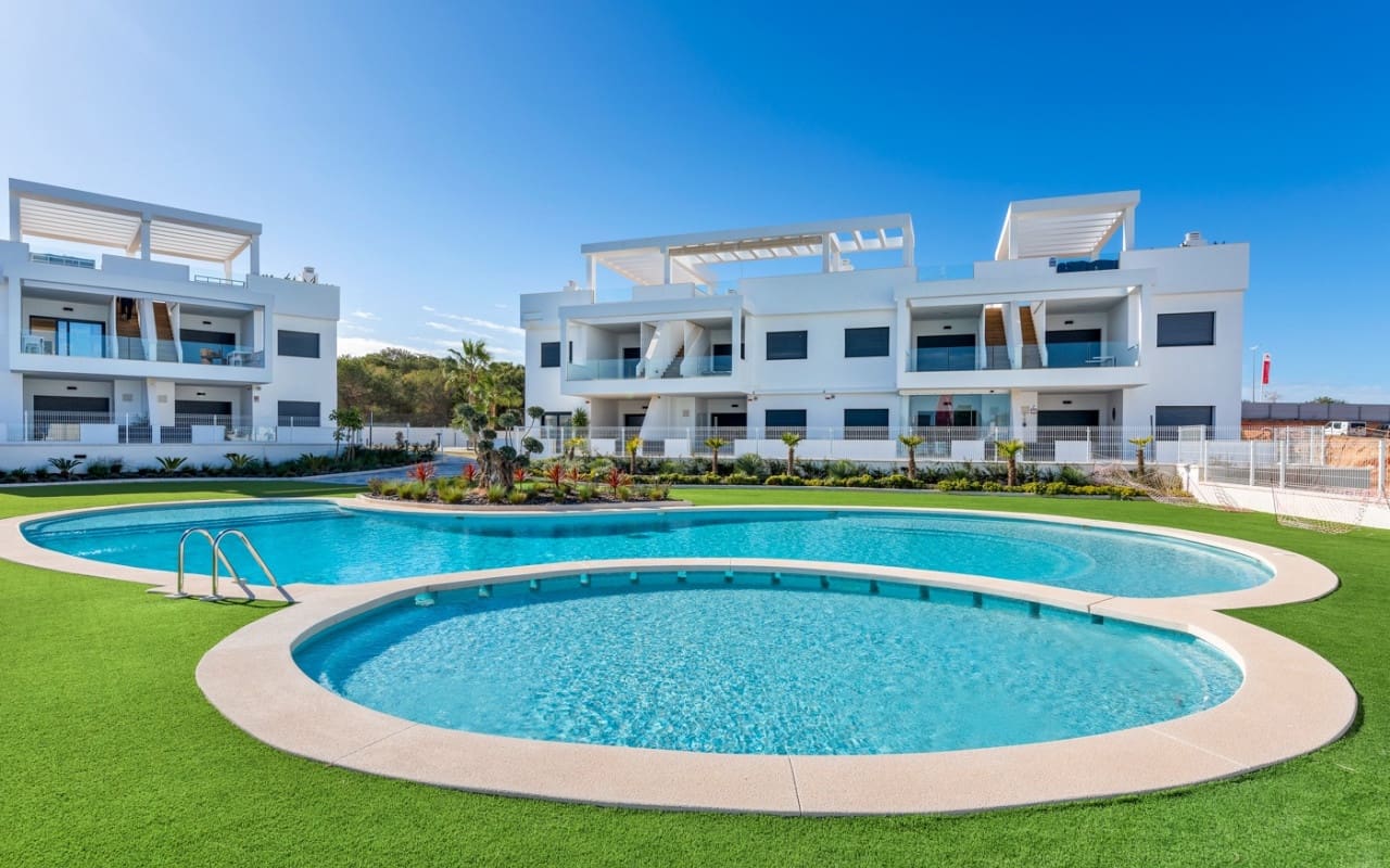 2 soveværelse Penthouse til salg i Los Balcones med swimmingpool - € 369.000 (Ref: 9081199)