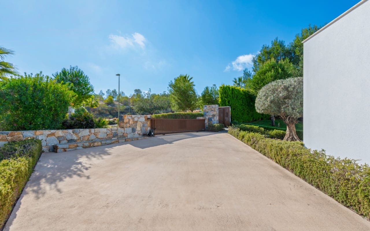 3 bedroom Villa for sale in Las Colinas Golf with pool - € 819,000 (Ref: 9081201)