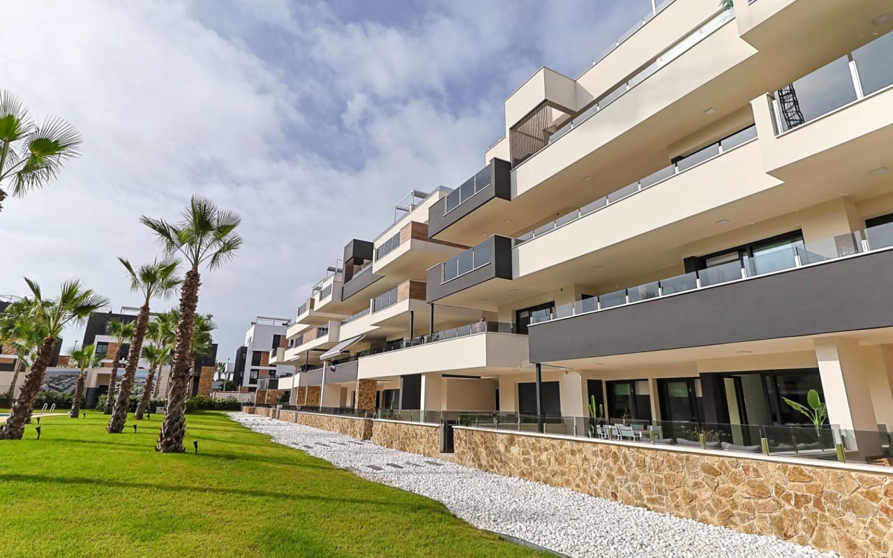 2 bedroom Apartment for sale in Los Altos with pool - € 299,950 (Ref: 9081204)