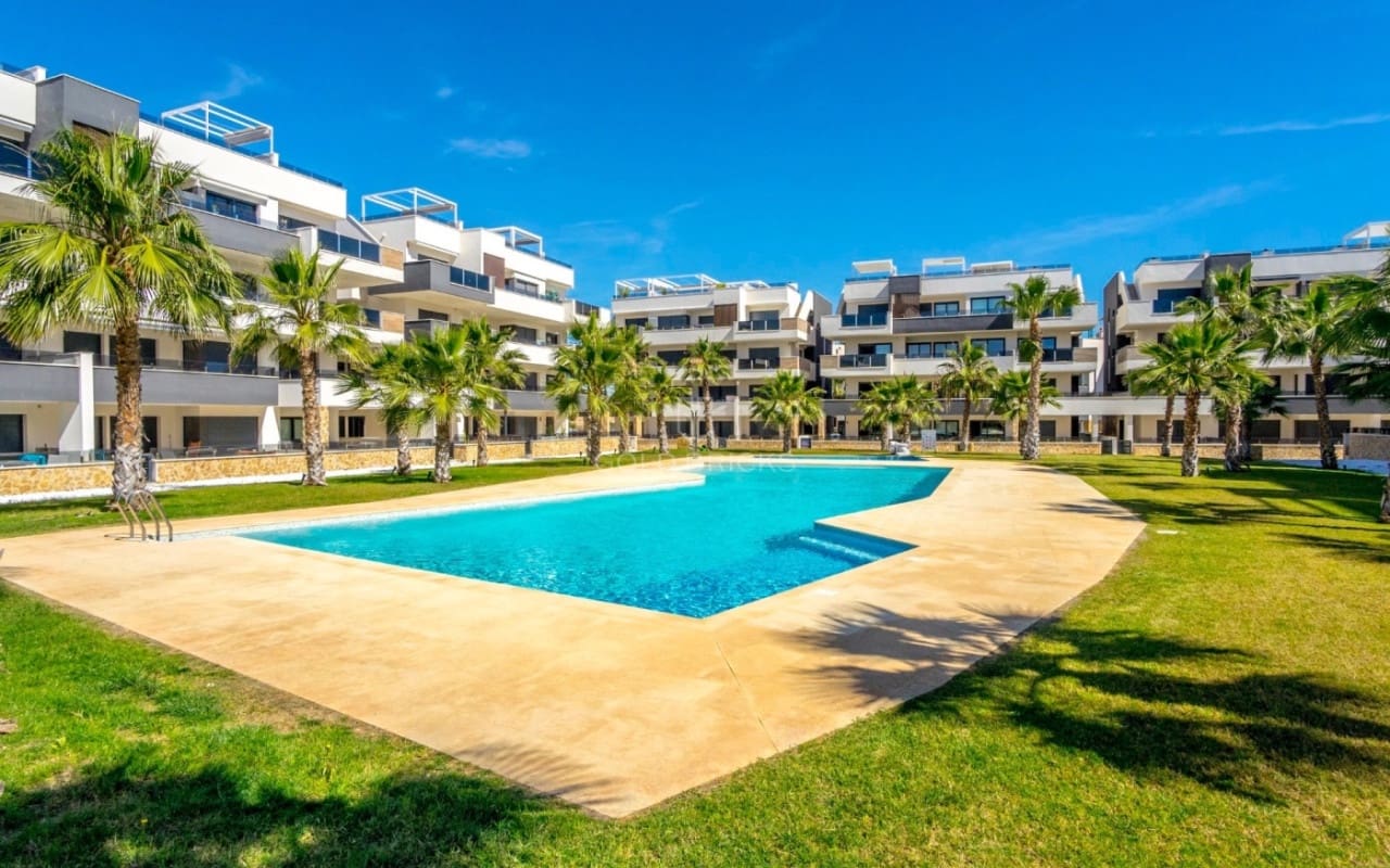 2 bedroom Apartment for sale in Los Altos with pool - € 299,950 (Ref: 9081204)
