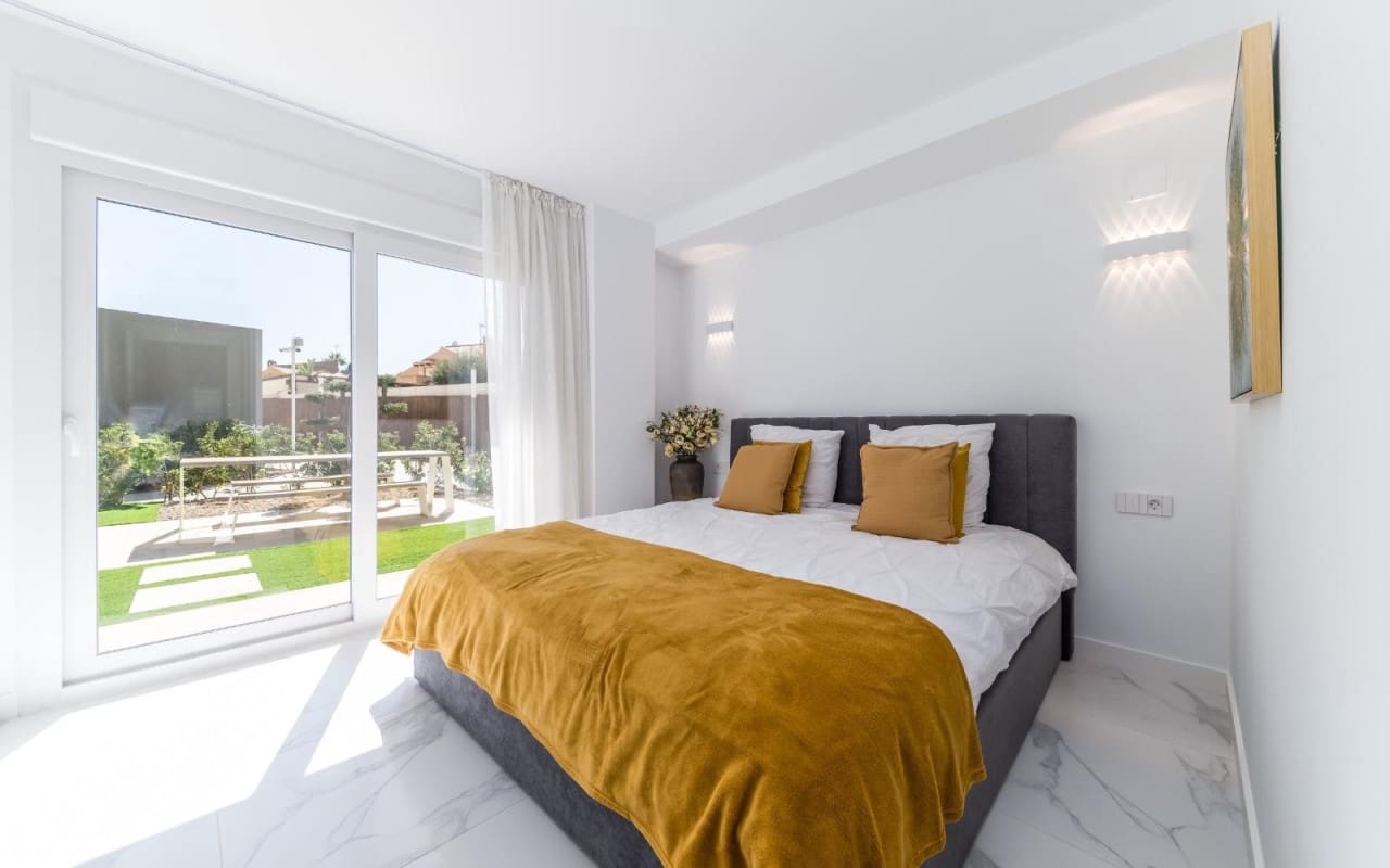 2 bedroom Apartment for sale in Orihuela Costa with pool - € 540,000 (Ref: 9081205)