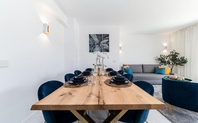 2 slaapkamer Appartement te koop in Punta Prima, Orihuela met zwembad - € 540.000 (Ref: 9081205)