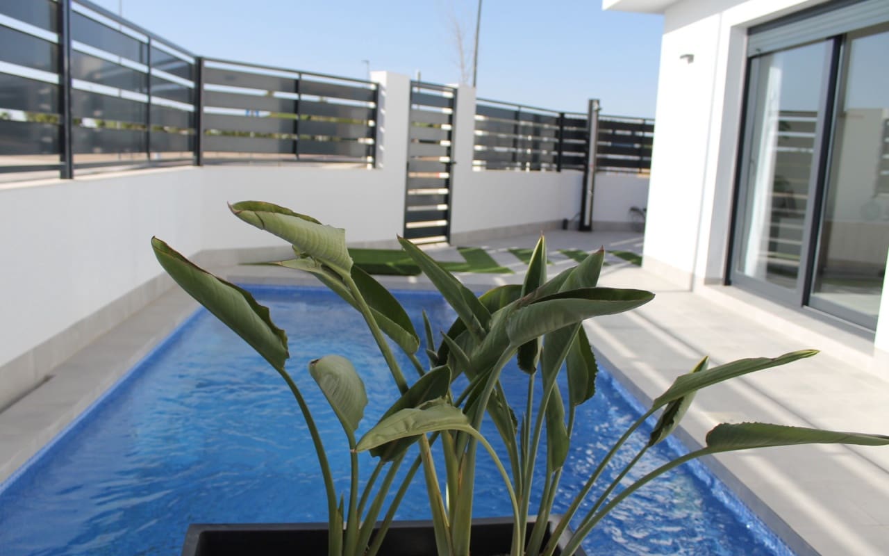 2 bedroom Villa for sale in Roldan - € 299,900 (Ref: 9084509)