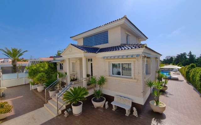 5 bedroom Villa for sale in Cañada del Molino, Torrevieja with pool - € 980,000 (Ref: 9099691)