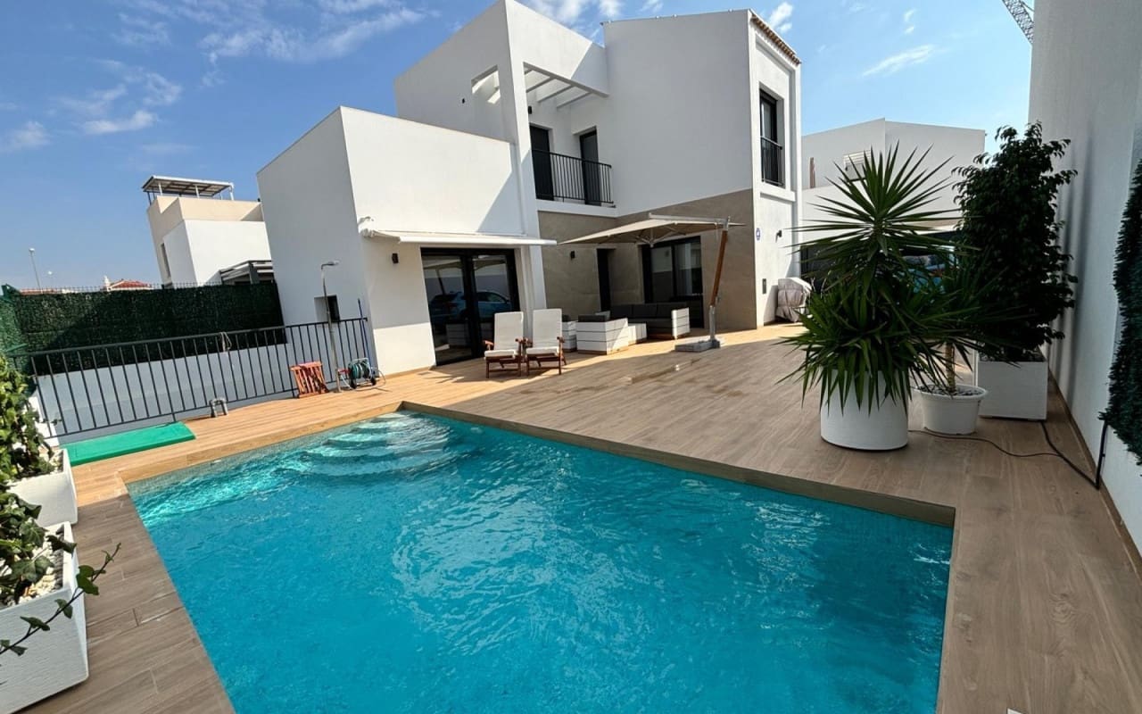 Chalet de 3 habitaciones en Ciudad Quesada en venta con piscina - 529.000 € (Ref: 9099894)