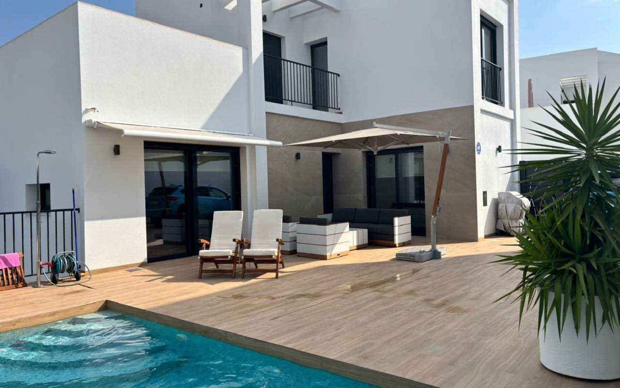 Chalet de 3 habitaciones en Ciudad Quesada en venta con piscina - 529.000 € (Ref: 9099894)