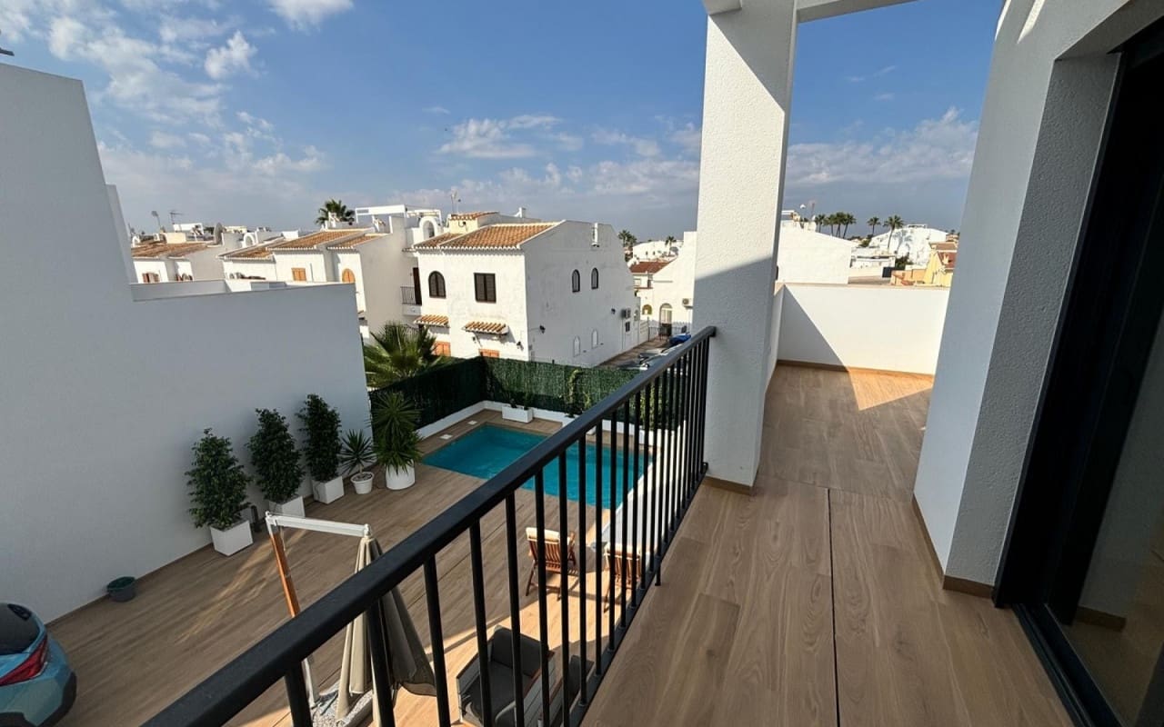 Chalet de 3 habitaciones en Ciudad Quesada en venta con piscina - 529.000 € (Ref: 9099894)